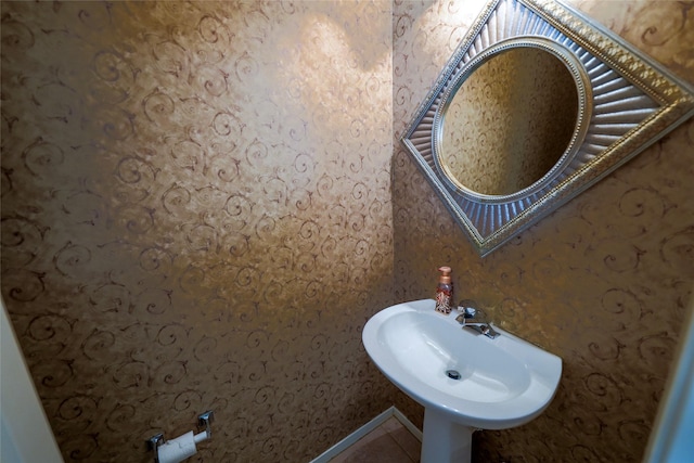 6019 Spanish Oak Dr, Pasadena, TX 77505 - bathroom featuring wallpapered walls, tile patterned flooring, and a sink