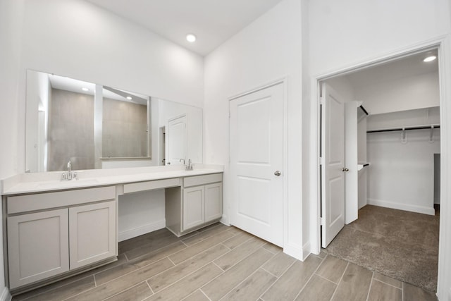 14647 Cedar Elm Ct, Willis, TX 77318 - full bath featuring double vanity, wood finish floors, a walk in closet, and recessed lighting