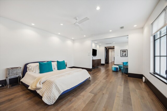 3835 Olympia Dr, Houston, TX 77019 - bedroom featuring wood finished floors, recessed lighting, a ceiling fan, and baseboards