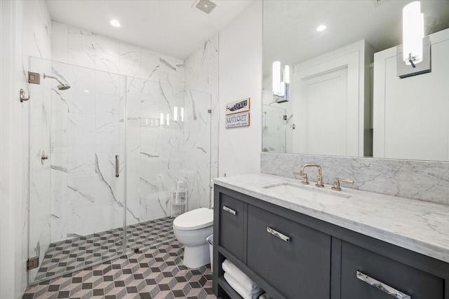 3835 Olympia Dr, Houston, TX 77019 - bathroom featuring a marble finish shower, toilet, vanity, and recessed lighting