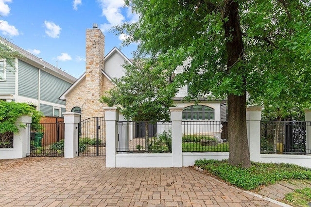 1024 Waverly St, Houston, TX 77008 - gate featuring fence