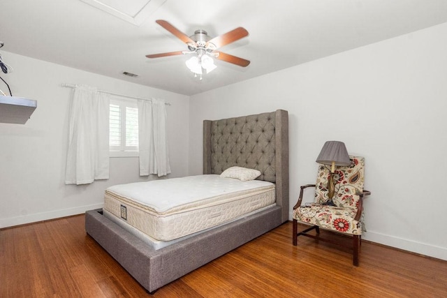 1024 Waverly St, Houston, TX 77008 - bedroom with wood finished floors, baseboards, and ceiling fan