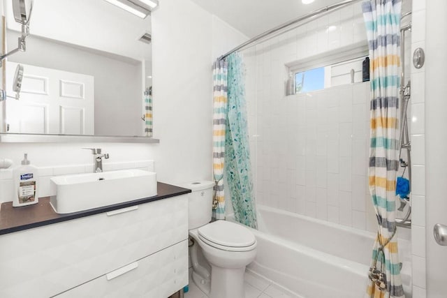 1024 Waverly St, Houston, TX 77008 - full bath featuring shower / bathtub combination with curtain, vanity, toilet, and tile patterned floors