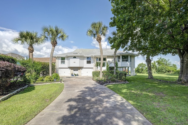 view of front of house featuring an attached garage, driveway, and a front yard