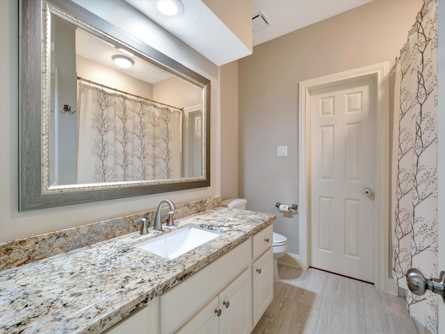 15415 Parkwood Way, Houston, TX 77059 - bathroom featuring visible vents, toilet, vanity, and baseboards