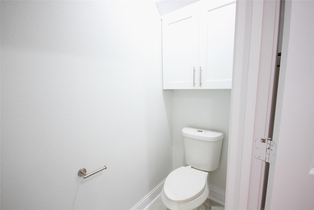 bathroom featuring toilet and baseboards