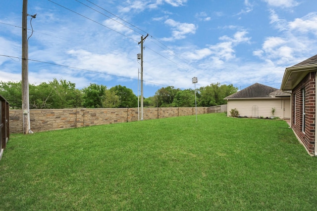 313 Overlook Dr, Friendswood, TX 77546 - view of yard featuring a fenced backyard