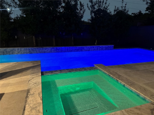 7526 Janak Dr, Houston, TX 77055 - view of swimming pool featuring a fenced backyard and a pool with connected hot tub