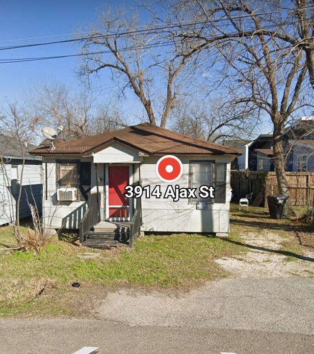 3914 Ajax St, Houston, TX 77022 - view of front of house featuring fence