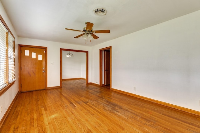 entryway featuring baseboards, visible vents, light wood-style flooring, and a ceiling fan