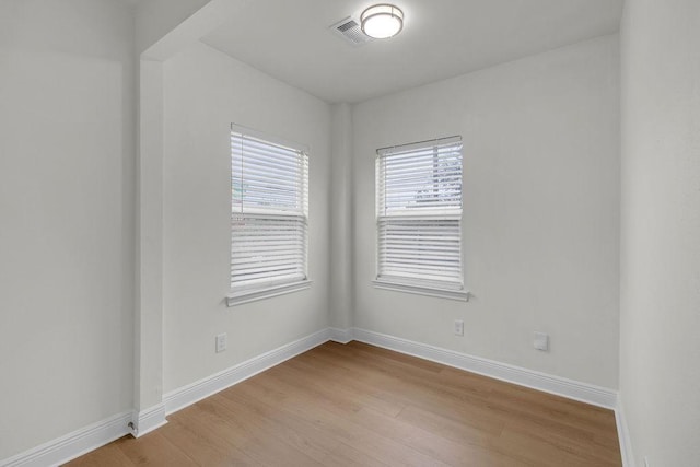 2831 Jones St, Houston, TX 77026 - empty room featuring light wood-style flooring and baseboards