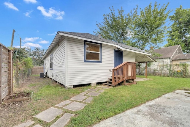 2831 Jones St, Houston, TX 77026 - view of front of house featuring a fenced backyard