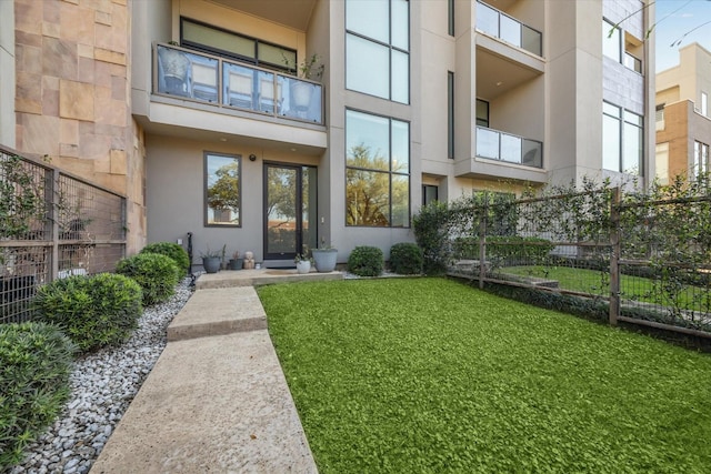 5417 Hidalgo St Unit B, Houston, TX 77056 - entrance to property with stucco siding
