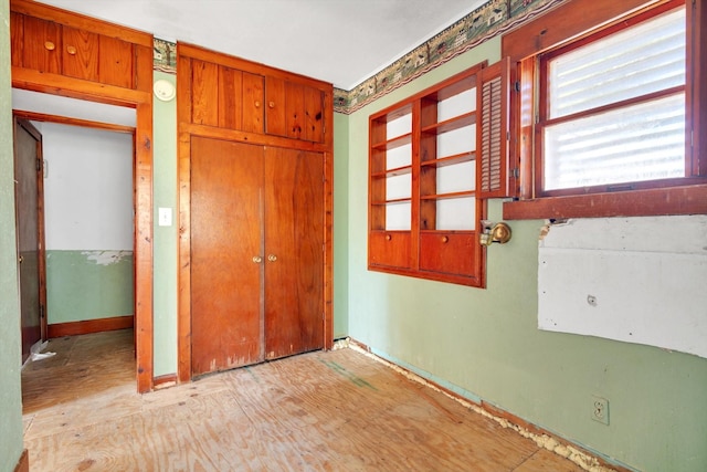 2320 Westward Ave, La Marque, TX 77568 - unfurnished bedroom featuring a closet