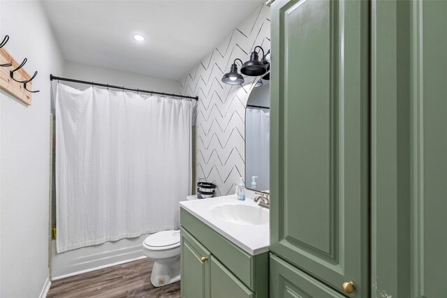 507 E Linney St, Dayton, TX 77535 - bathroom featuring toilet, vanity, shower / tub combo with curtain, and wood finished floors