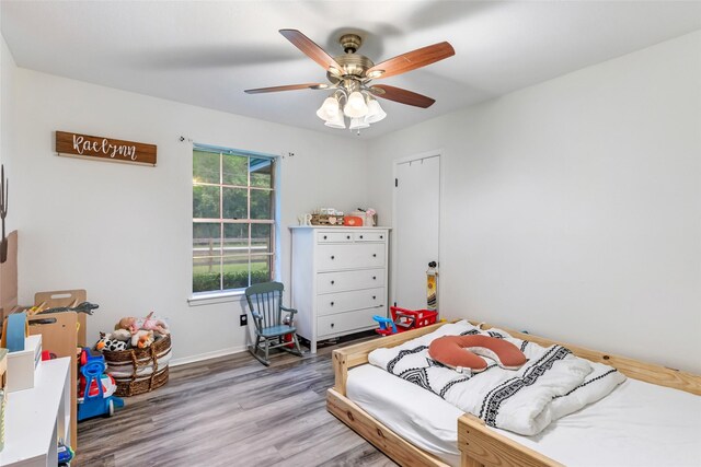 507 E Linney St, Dayton, TX 77535 - bedroom featuring baseboards, a ceiling fan, and light wood finished floors