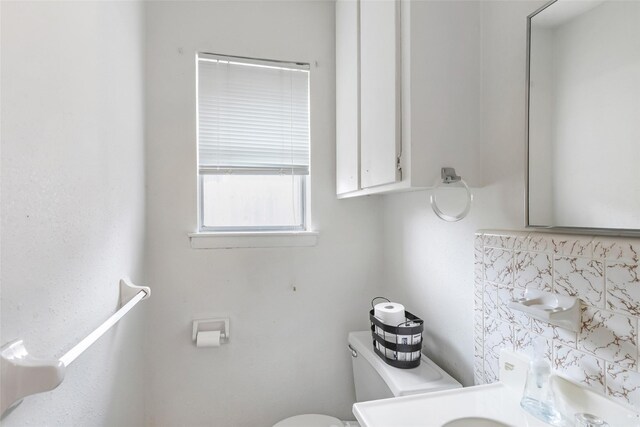 507 E Linney St, Dayton, TX 77535 - bathroom with toilet