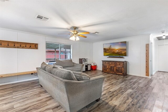 507 E Linney St, Dayton, TX 77535 - living area featuring visible vents, wood finished floors, and ceiling fan