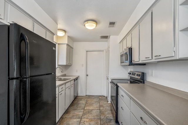 23123 Lestergate Dr, Spring, TX 77373 - kitchen featuring appliances with stainless steel finishes, a sink, and light countertops