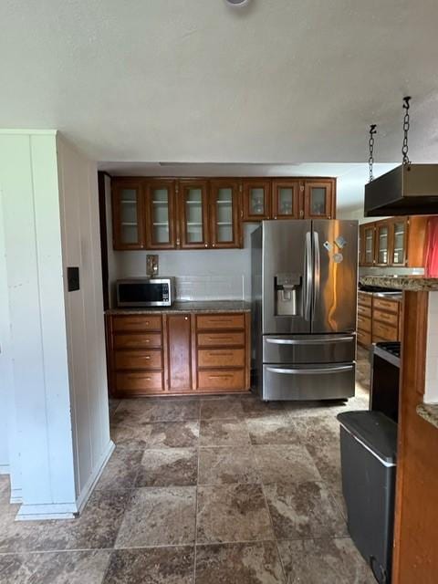 530 Circle Way Dr, Lake Jackson, TX 77566