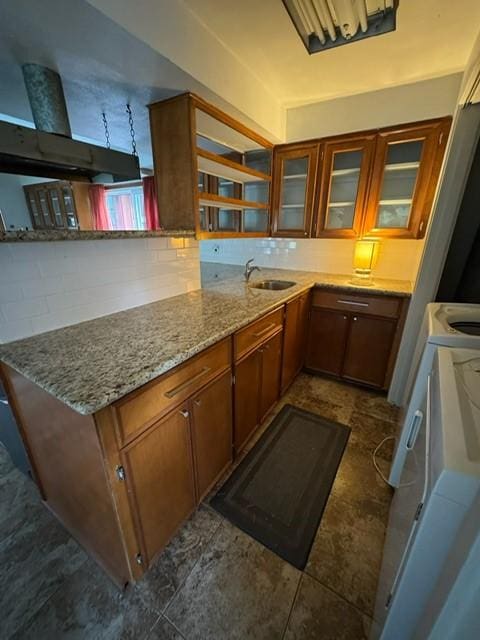 530 Circle Way Dr, Lake Jackson, TX 77566
