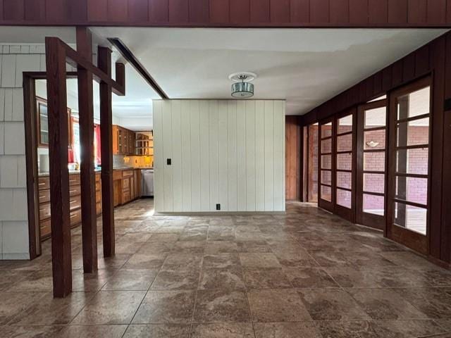 530 Circle Way Dr, Lake Jackson, TX 77566