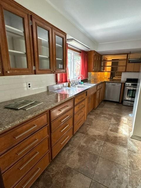 530 Circle Way Dr, Lake Jackson, TX 77566