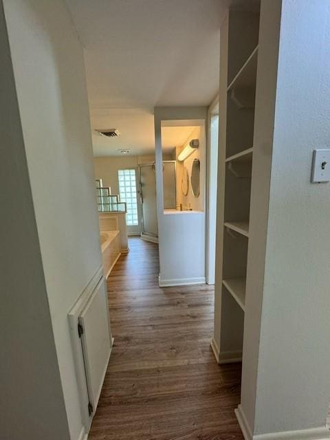 530 Circle Way Dr, Lake Jackson, TX 77566