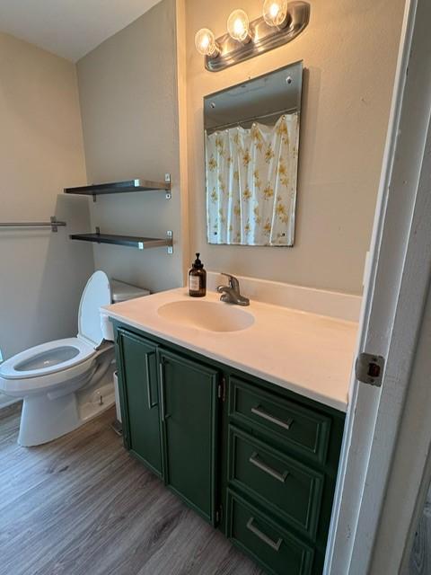 530 Circle Way Dr, Lake Jackson, TX 77566