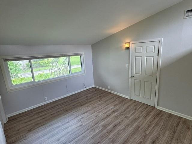 530 Circle Way Dr, Lake Jackson, TX 77566