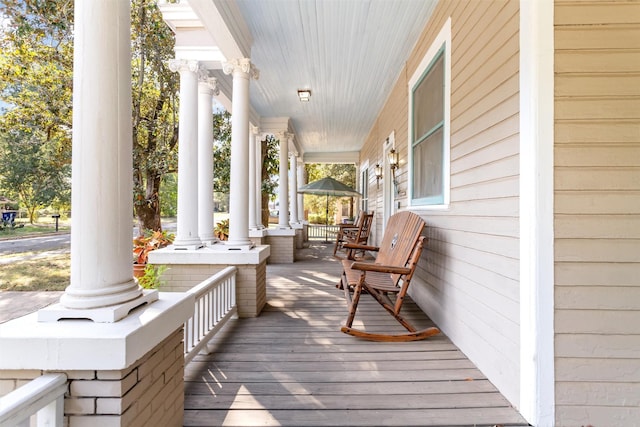 712 Lamar Ave, Crockett, TX 75835 - deck featuring covered porch
