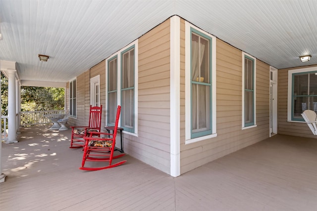 712 Lamar Ave, Crockett, TX 75835 - wooden terrace with covered porch