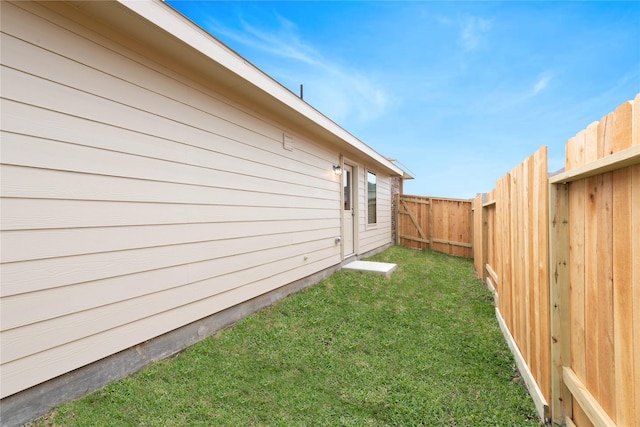913 Oak Mist Ln, Magnolia, TX 77354 - view of yard with a fenced backyard
