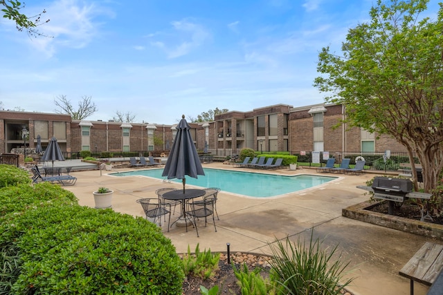 7575 Katy Fwy Unit 4, Houston, TX 77024 - community pool with a patio