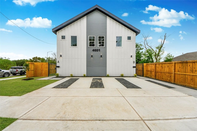 4601 White Rock St, Houston, TX 77051 - view of outbuilding with fence and a gate