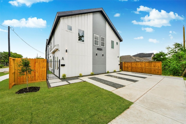 4601 White Rock St, Houston, TX 77051 - view of outbuilding featuring fence and a gate