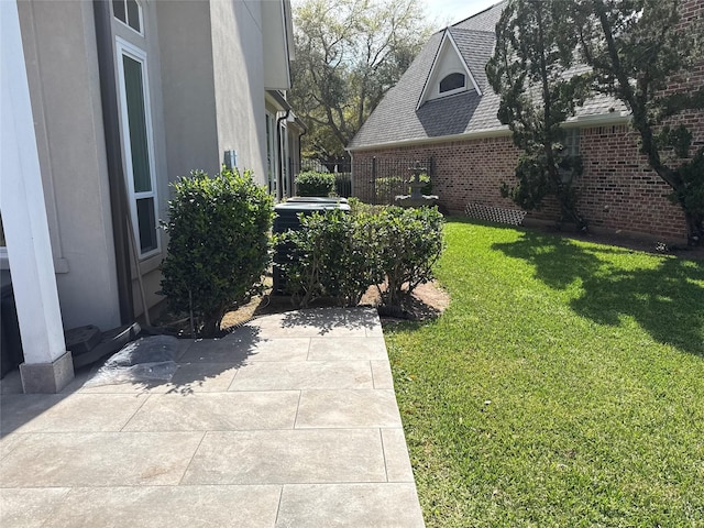 2914 Renoir, Sugar Land, TX 77479 - view of yard featuring a patio area
