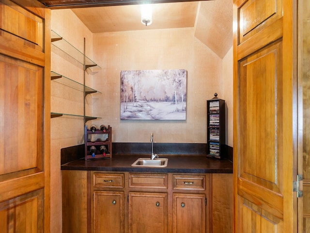 16707 Rugby Ct, Spring, TX 77379 - indoor wet bar with vaulted ceiling