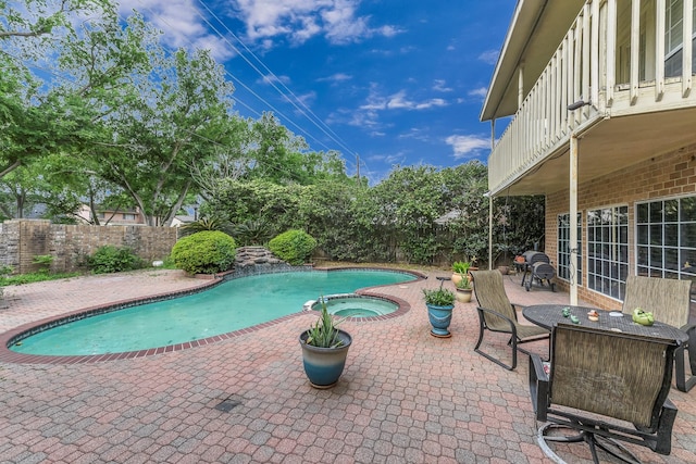 2926 Deer Creek Dr, Sugar Land, TX 77478 - view of pool with a patio area, a fenced backyard, and a pool with connected hot tub