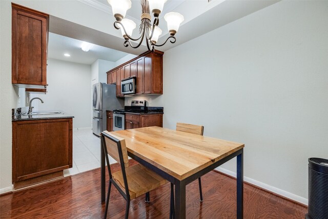 2255 Braeswood Park Dr Unit 294, Houston, TX 77030 - dining area with baseboards and a chandelier