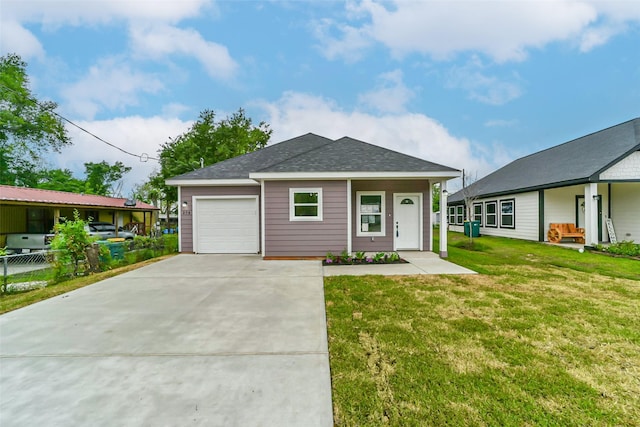 view of front of property featuring fence, roof with shingles, driveway, a front lawn, and a garage