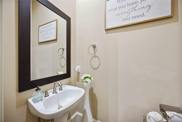 bathroom featuring a sink