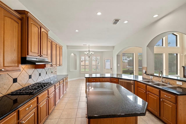 11812 Sea Shadow Bnd, Pearland, TX 77584 - kitchen with black gas stovetop, under cabinet range hood, a kitchen island, dishwasher, and decorative backsplash
