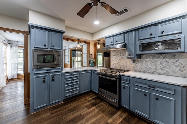 kitchen with visible vents, a ceiling fan, under cabinet range hood, stainless steel appliances, and blue cabinets