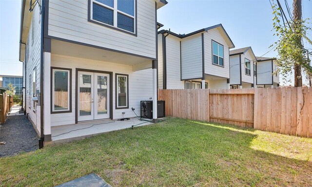 121 E 43rd St Unit B, Houston, TX 77018 - back of property with a patio, cooling unit, fence, and a lawn