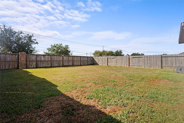 7529 Topaz Way, Texas City, TX 77591 - view of yard featuring a fenced backyard