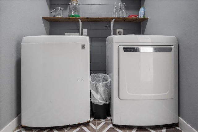 7529 Topaz Way, Texas City, TX 77591 - laundry room featuring baseboards, washing machine and dryer, and laundry area