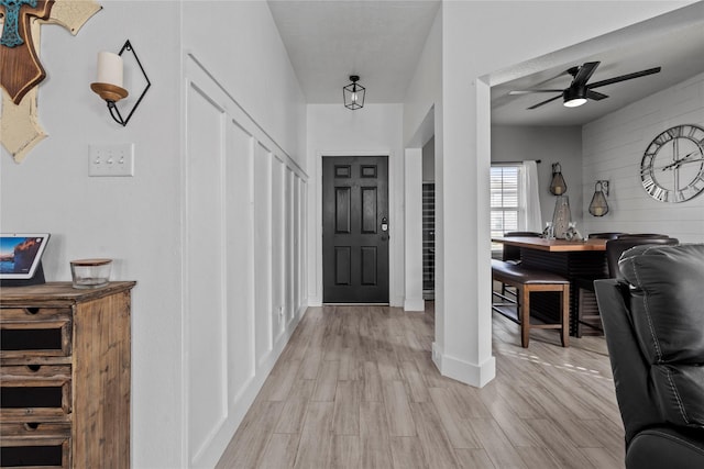 7529 Topaz Way, Texas City, TX 77591 - foyer featuring a ceiling fan, baseboards, and light wood-type flooring