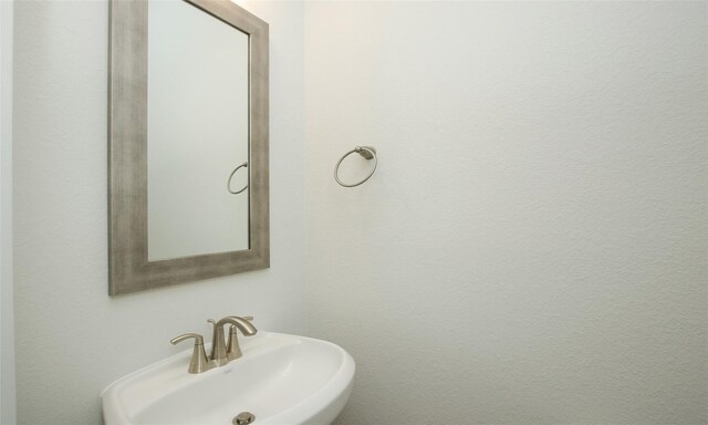 910 W 21st St Unit B, Houston, TX 77008 - bathroom with a sink