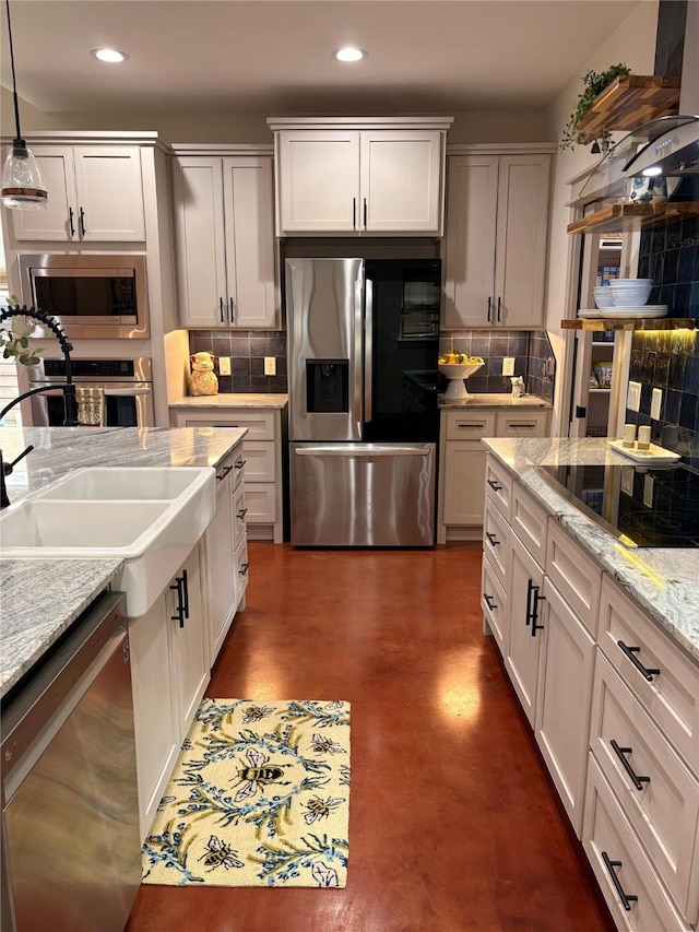 kitchen featuring tasteful backsplash, stainless steel appliances, and recessed lighting